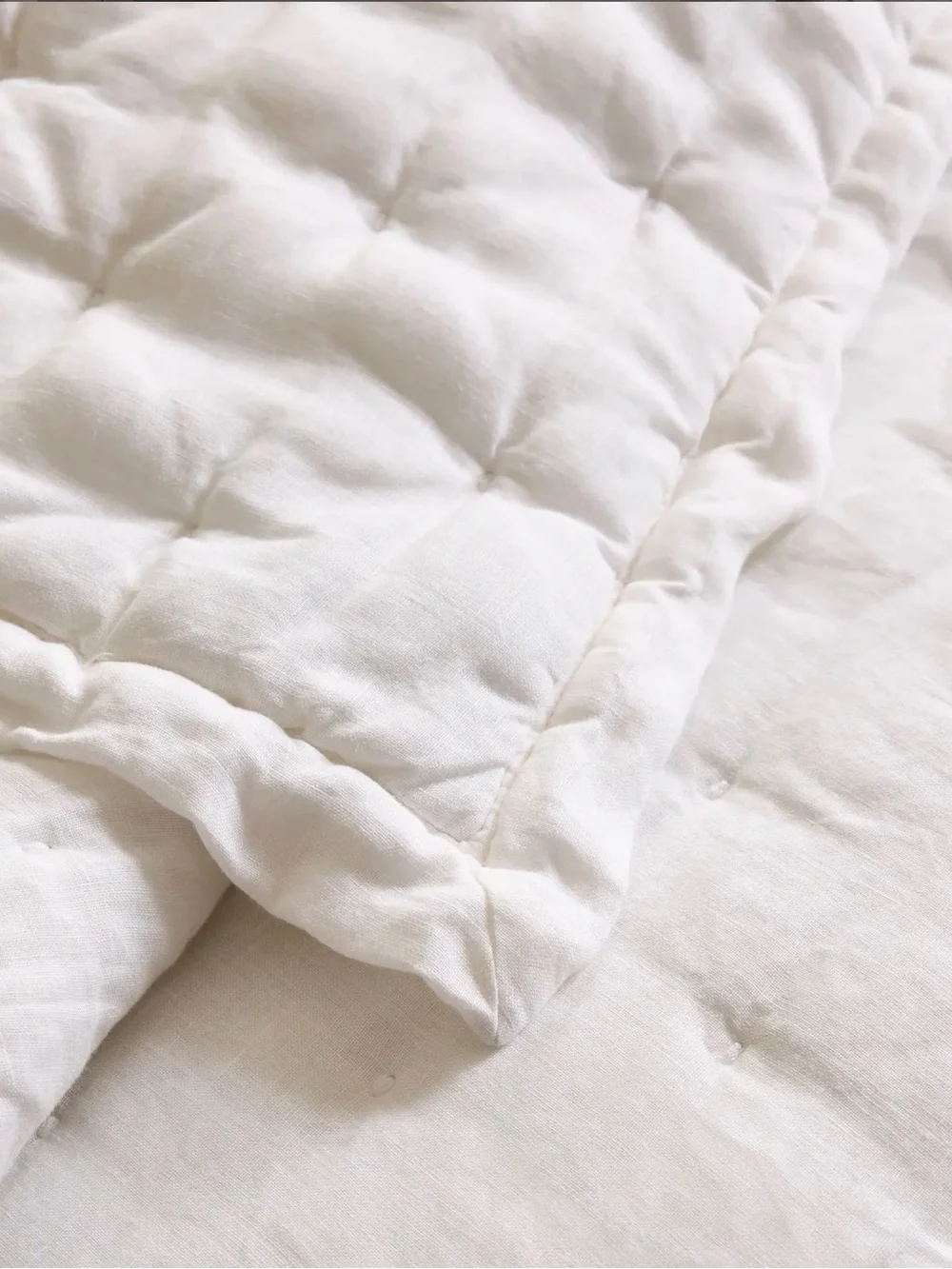 Quince White %European Linen Dream Quilt brand new